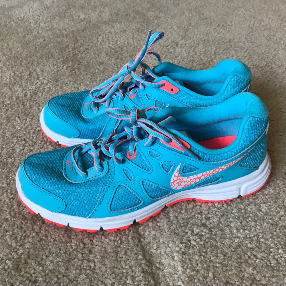 NWOT - Nike Sneakers - 9.5